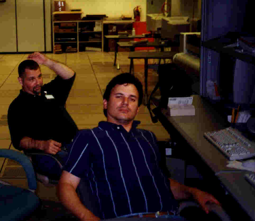 computerroom.jpg (34328 bytes)